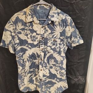 American Eagle Button up